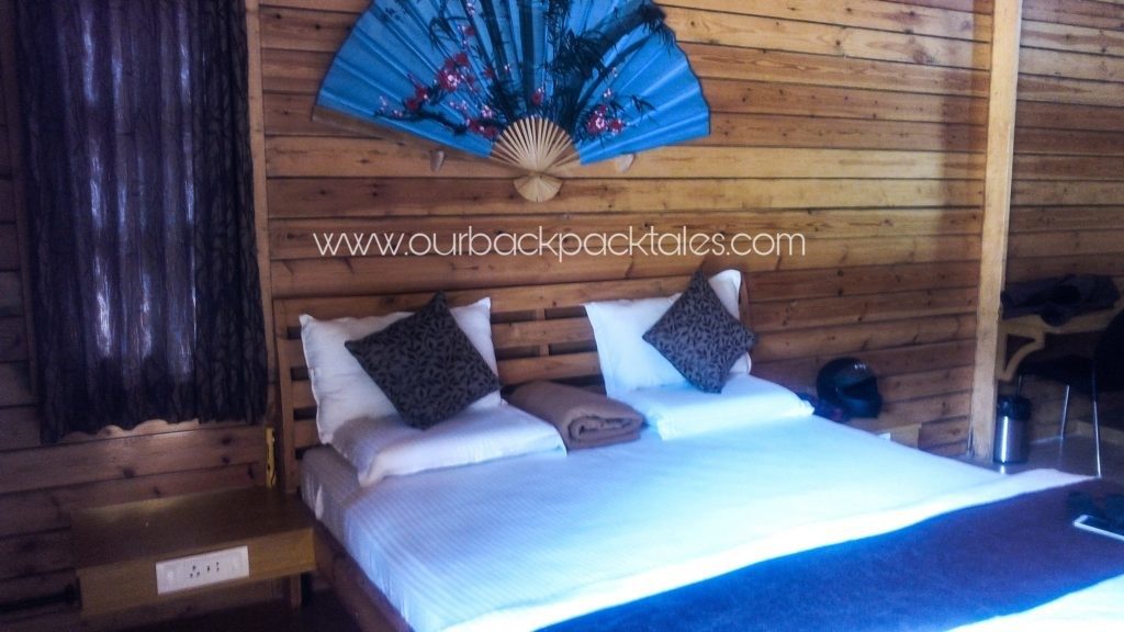 Coorg-coffee-estate-stay-wooden-houses-bedroom1