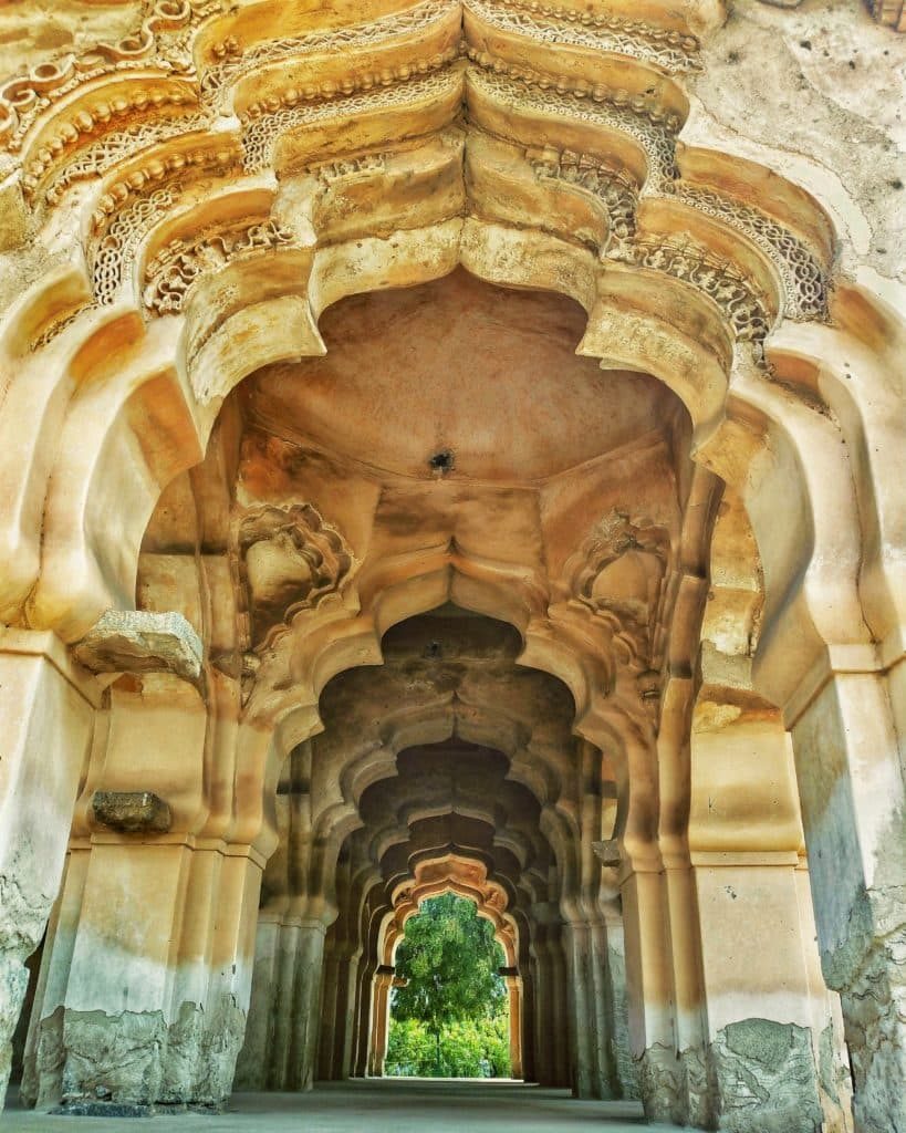 corridors-lotus-mahal-hampi-travel