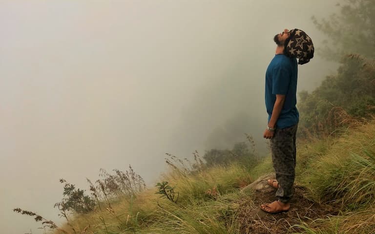 Morning fog at Topstation in Munnar travel guide