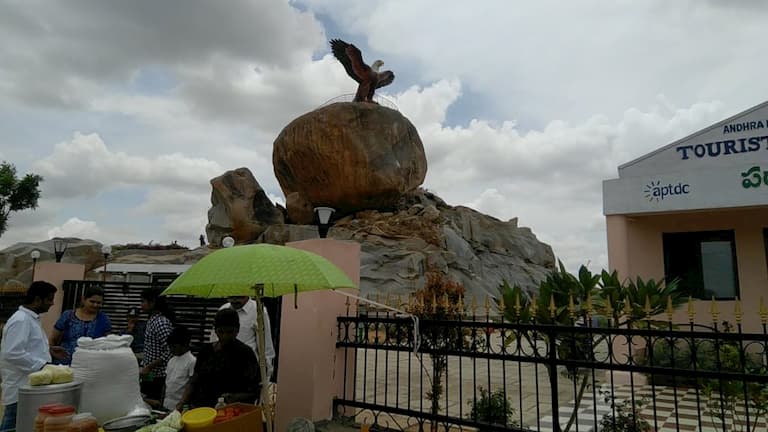 Jatayu statue near Lepakshi Temple