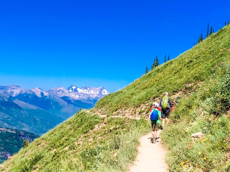 Highline hiking Trail Glacier National Park in USA best hiking trails in North America