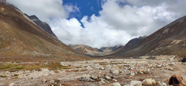 Yumthang valley mountains in sikkim